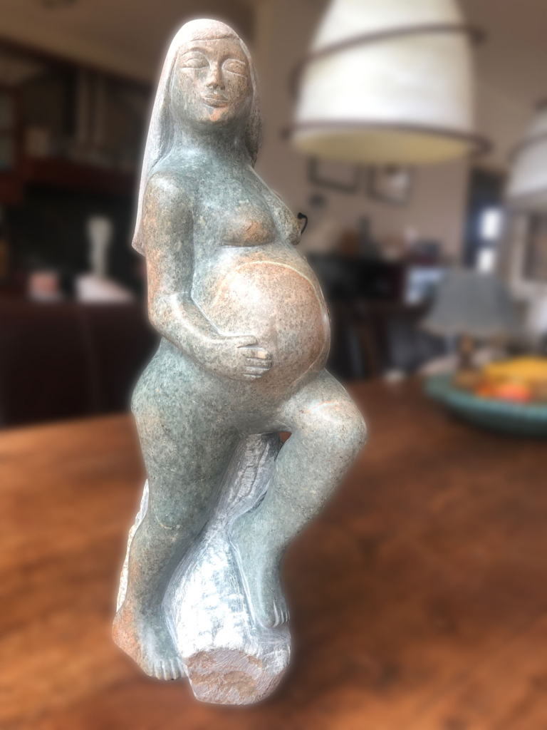 Beeldje van zwangere vrouw