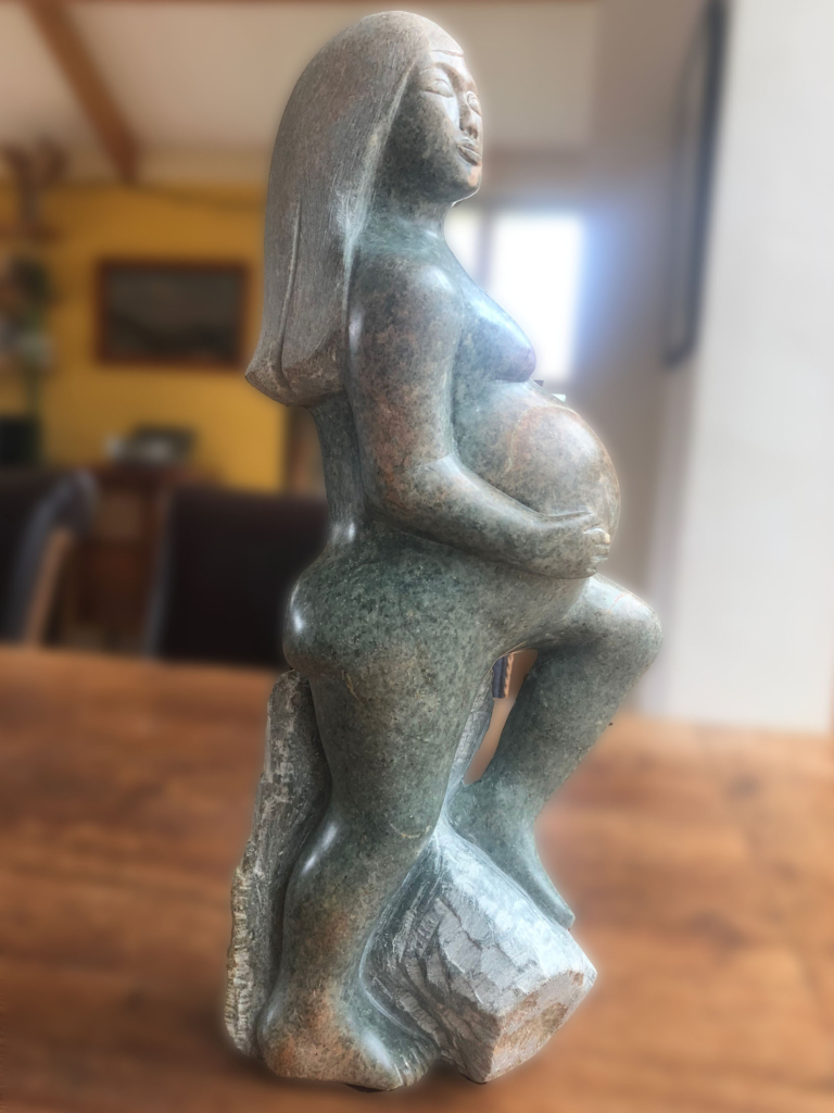 Beeldje van zwangere vrouw. 